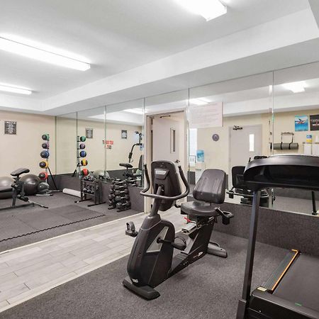 Ramada By Wyndham Bakersfield Hotel Luaran gambar