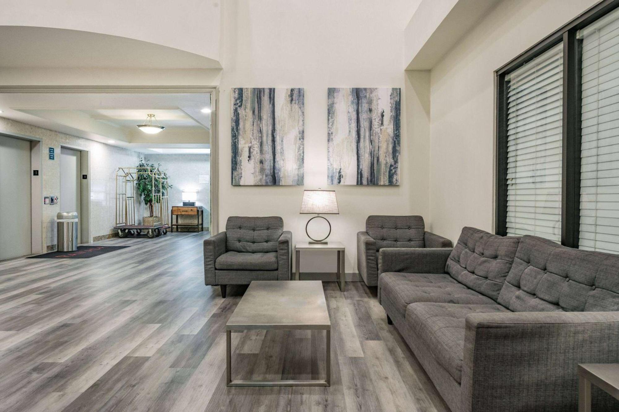 Ramada By Wyndham Bakersfield Hotel Luaran gambar