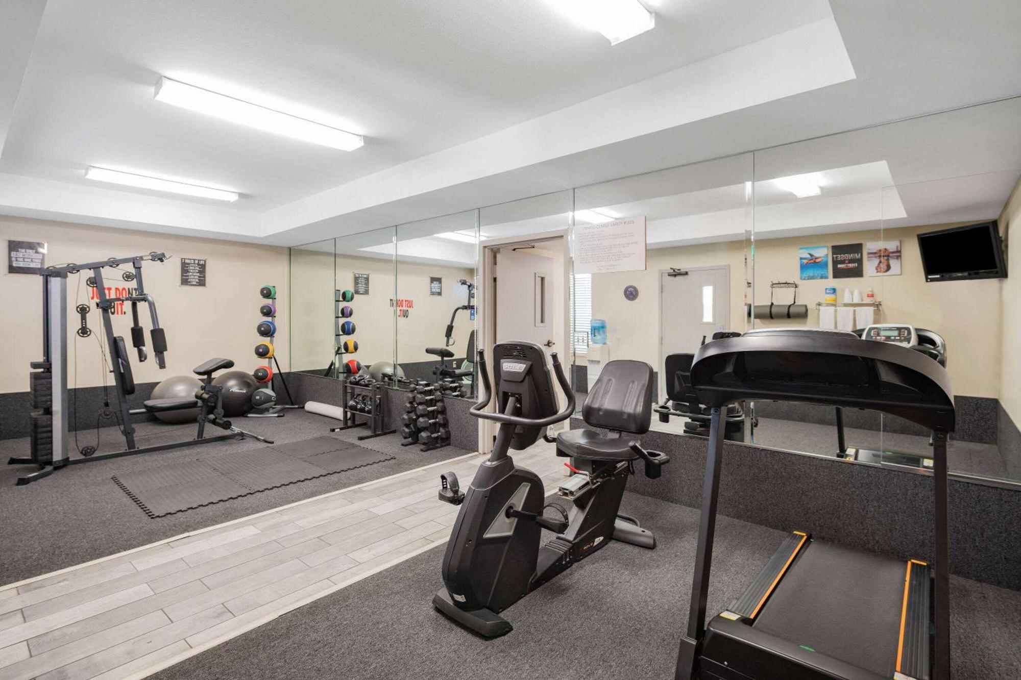 Ramada By Wyndham Bakersfield Hotel Luaran gambar
