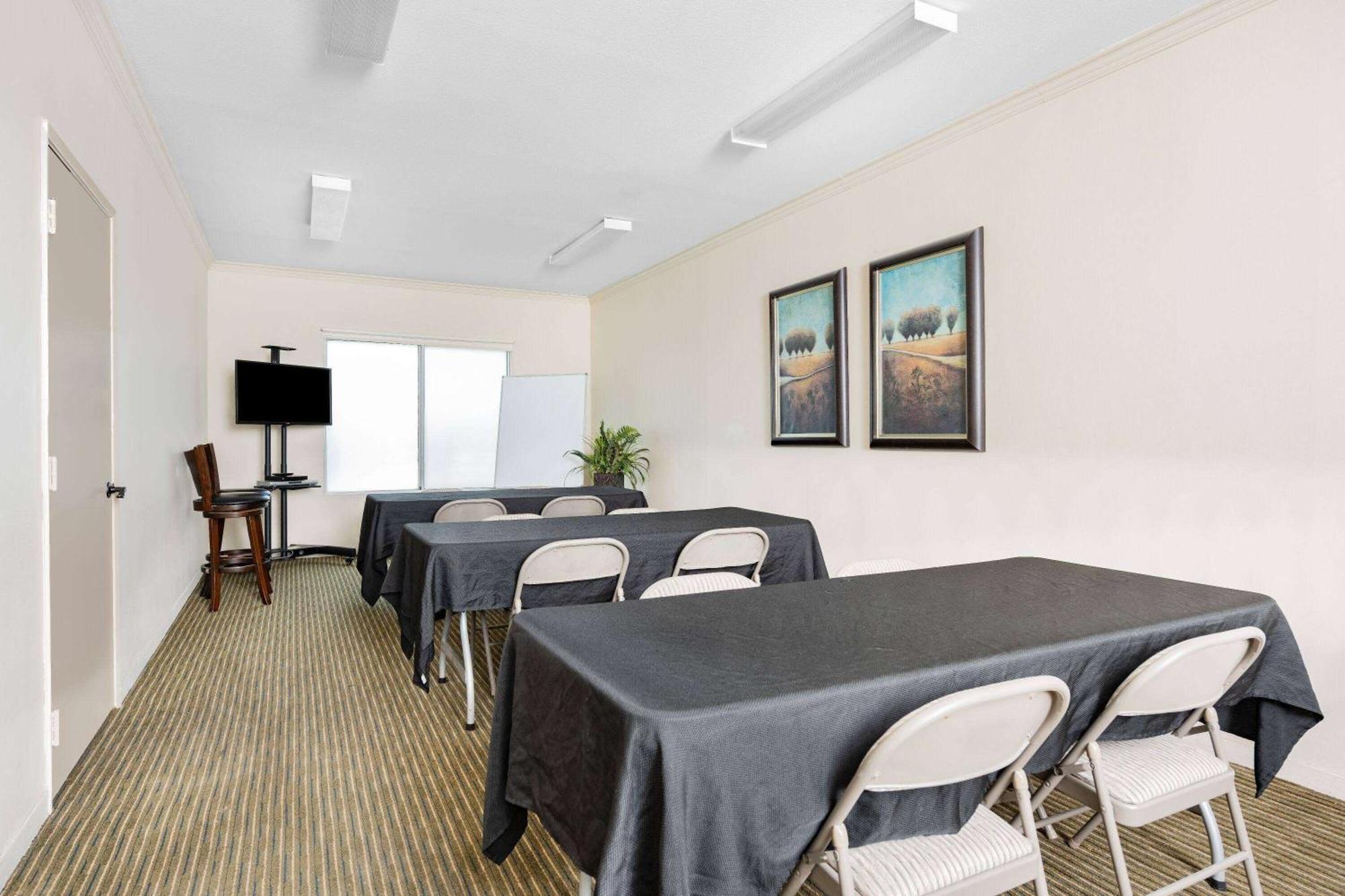 Ramada By Wyndham Bakersfield Hotel Luaran gambar