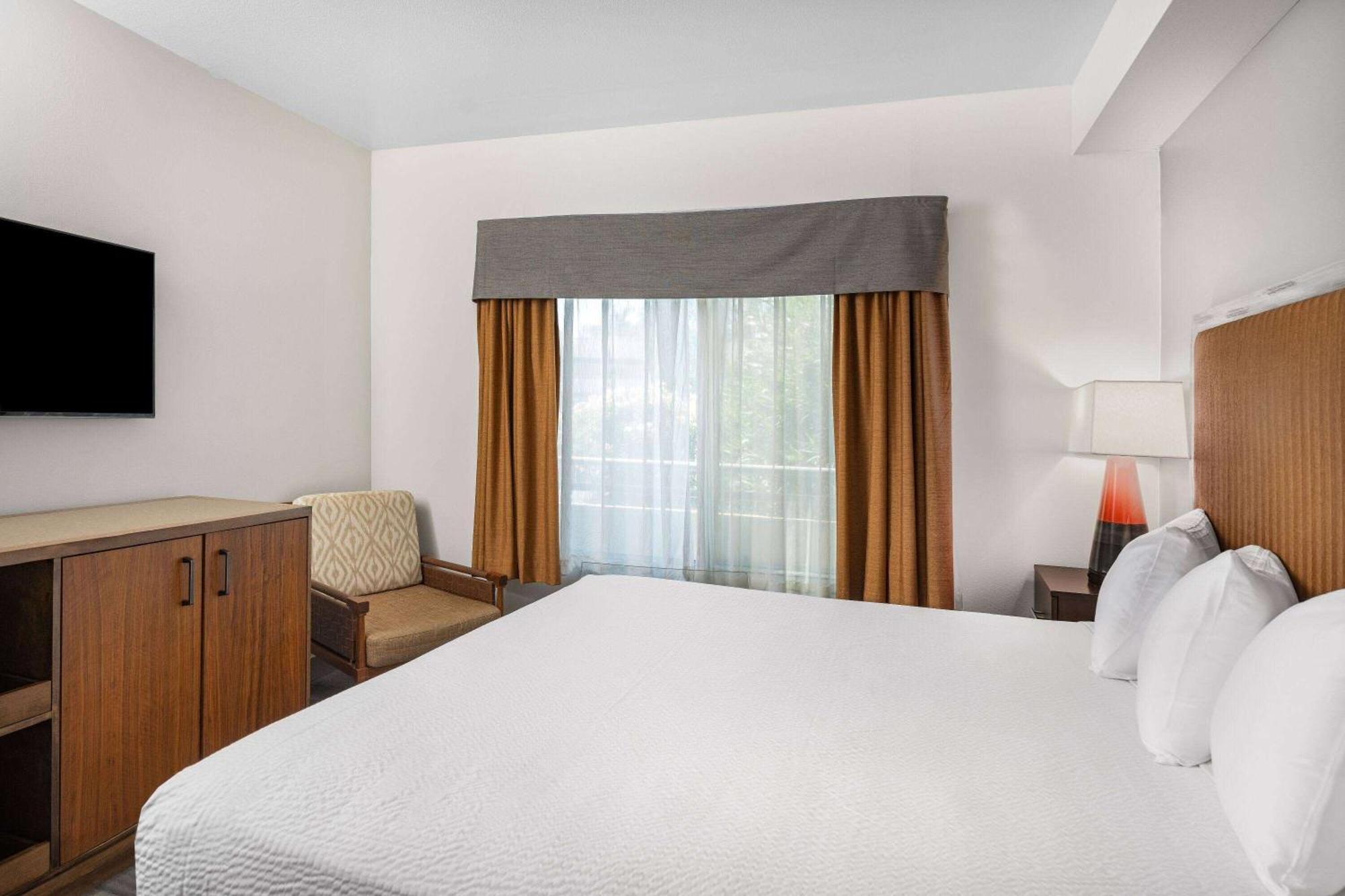 Ramada By Wyndham Bakersfield Hotel Luaran gambar