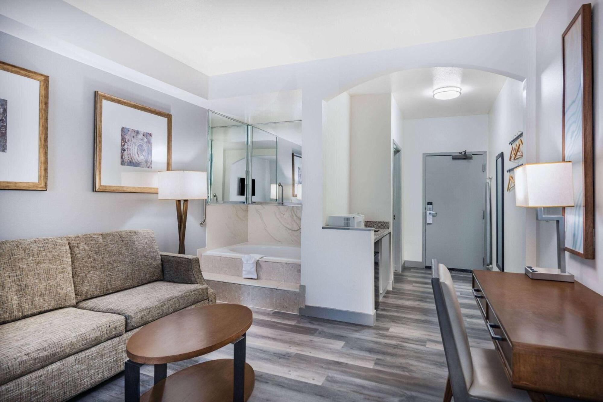 Ramada By Wyndham Bakersfield Hotel Luaran gambar